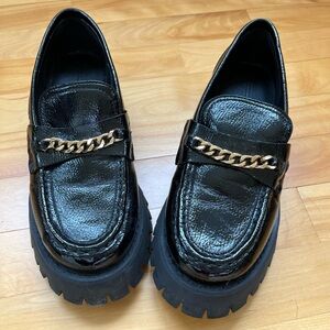 Lug sole loafers with gold chain